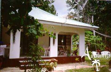 Seychelle-szigetek, Villa Authentique**